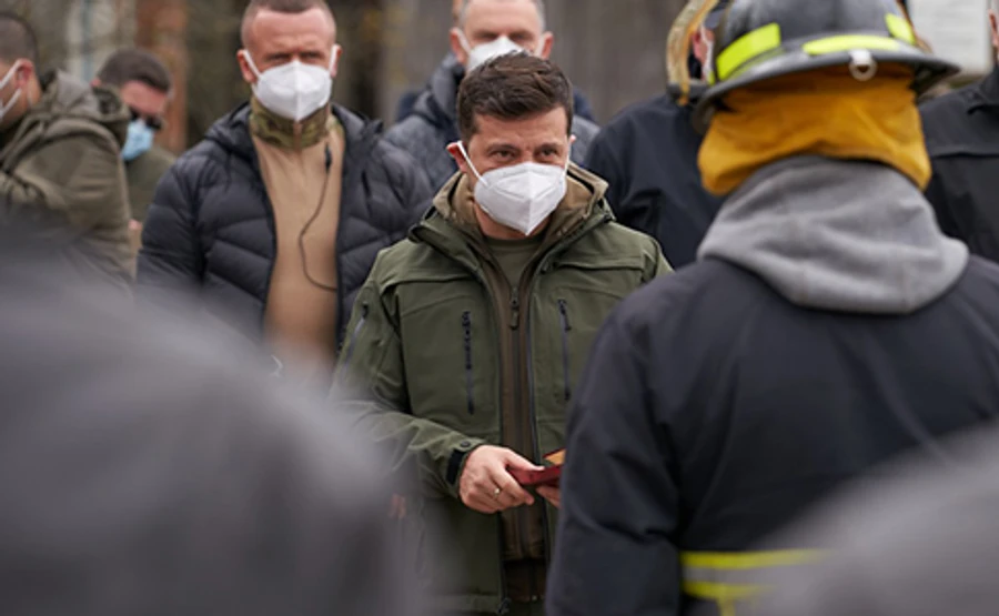 Зеленський нагородив рятувальників, які гасили пожежу в Чорнобильській зоні