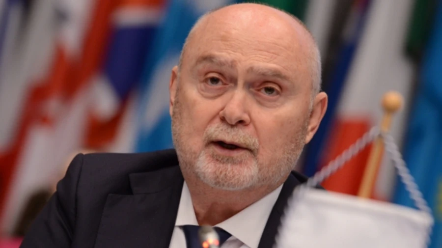 OSCE Secretary General shakes hands with Russia's Foreign Minister in Moscow and calls Russia important partner