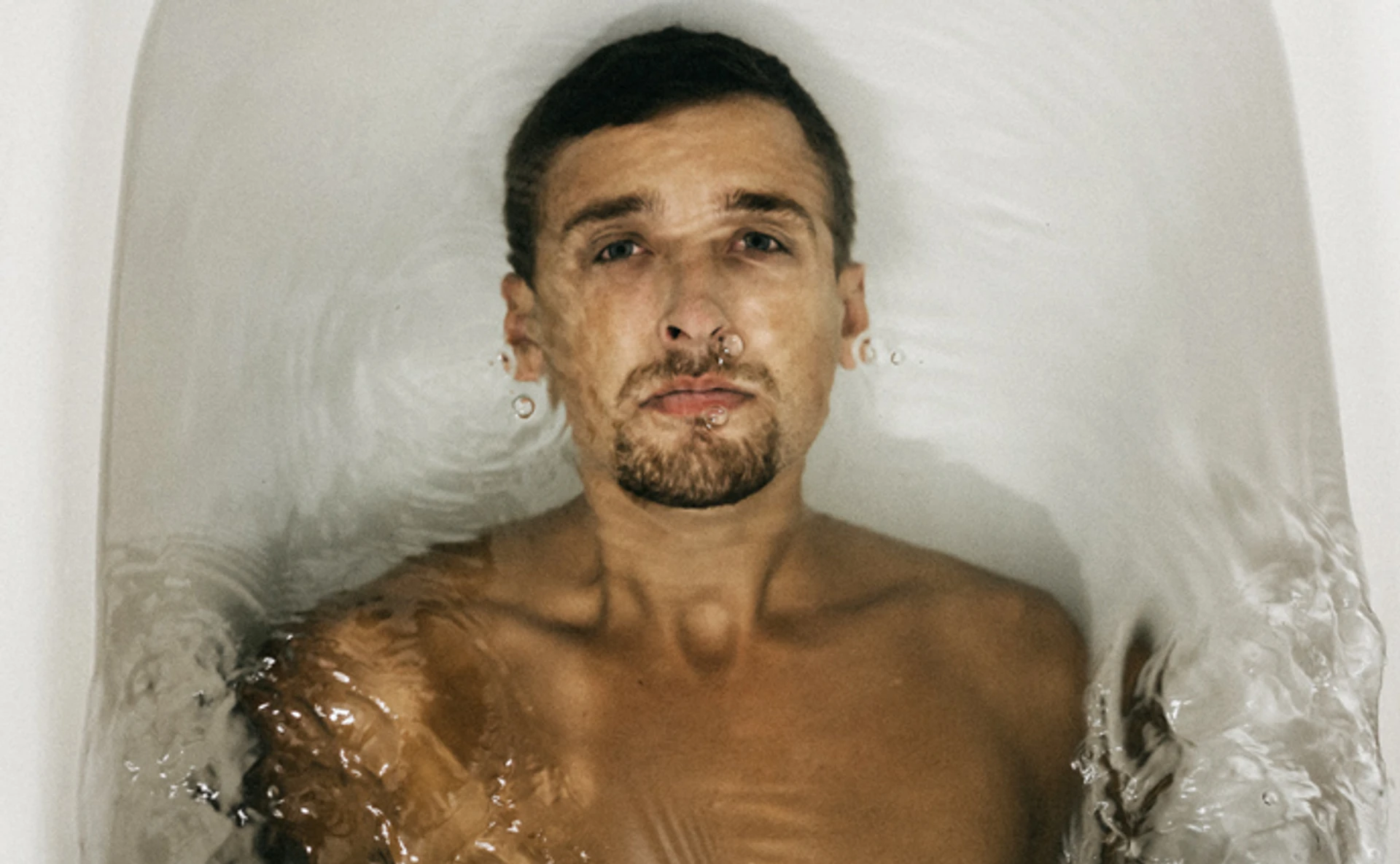 Отрицание, гнев, обсервация. Фотоистория украинцев, которые из Бали попали в Казацкий 