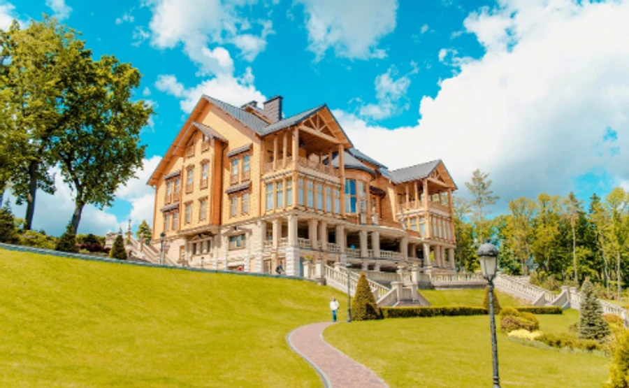 Межигір'ю почали шукати нового хазяїна