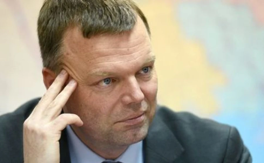 Хуг: Вогонь на сході України можна припинити навіть за годину