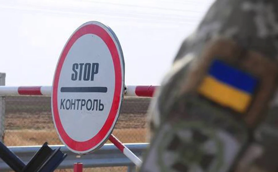 Під Волновахою пожежі викликали детонацію мін, КПВВ закрили