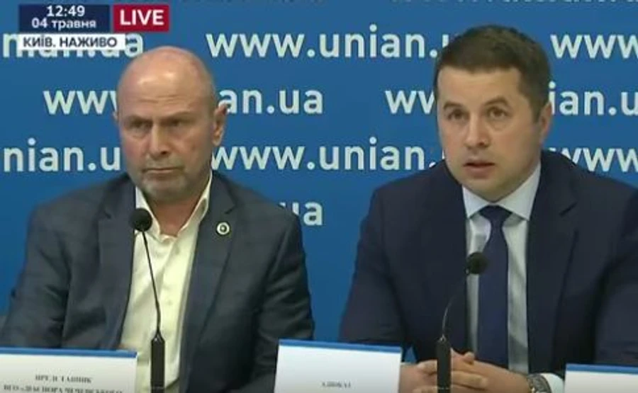 Адвокат чеченців звинуватив у конфлікті Найєма, але запропонував гроші