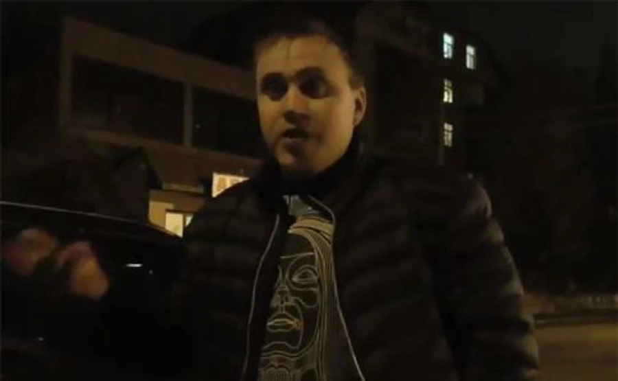 Порошенко звільнив скандального суддю, що погрожував пістолетом даішникам