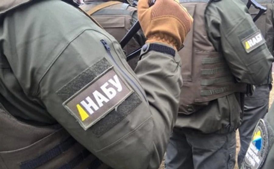 НАБУ не може розслідувати офшори Порошенка. Інших вивчає