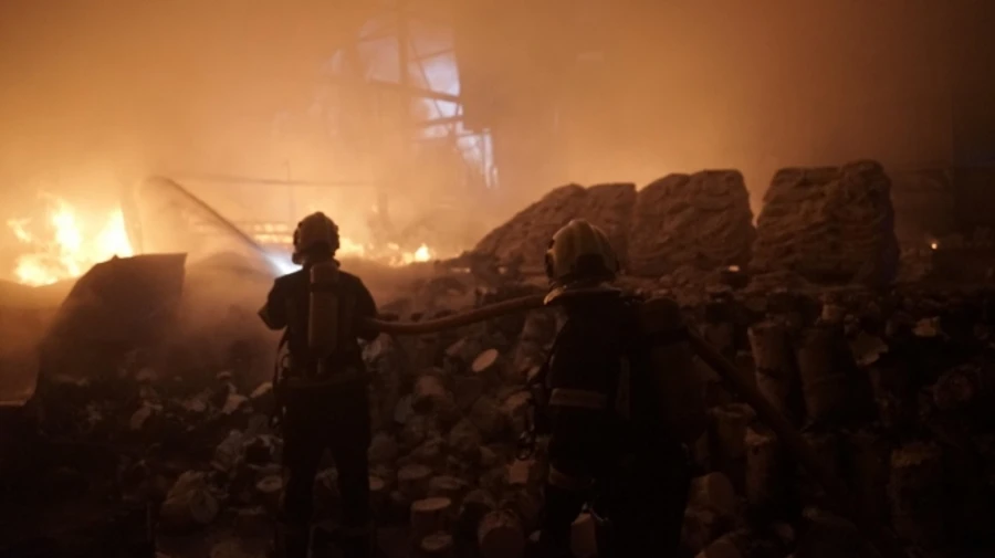 Россия нанесла комбинированный удар по Киеву: в 4 районах бушуют пожары, есть погибший и раненые