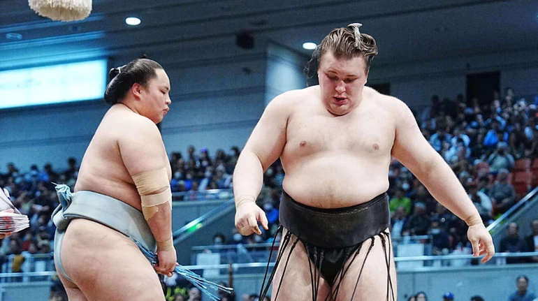 Українські сумоїсти Аонішікі та Шіші поступилися на турнірі Haru Basho та ризикують пониженням у рейтингу