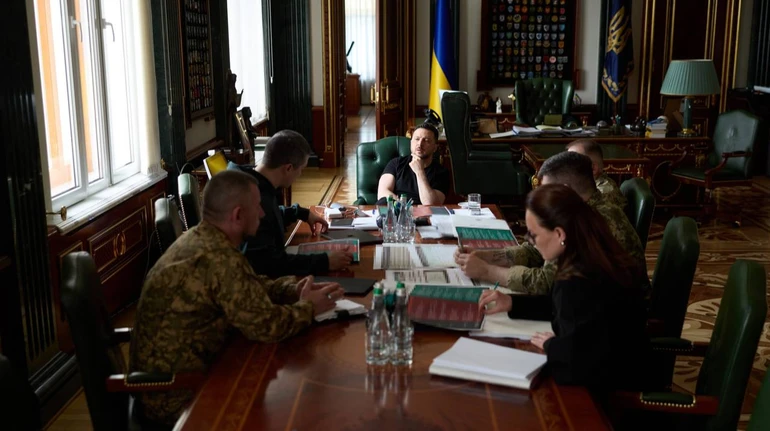 Піхотинцям – контракти до 400 тис. грн: Зеленський анонсував старт реформи армії і збільшення зарплат