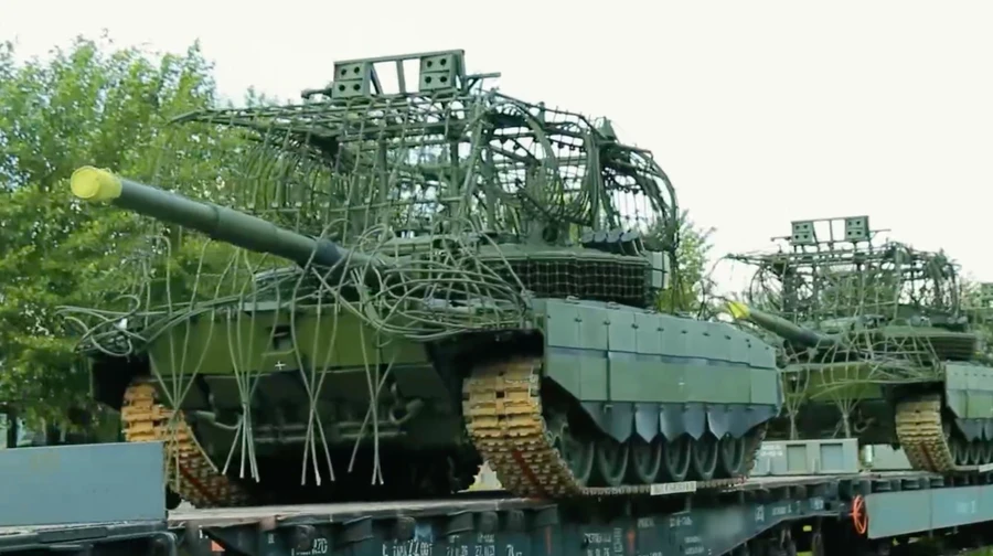 Russians receive new batch of tanks with upgraded anti-drone protection