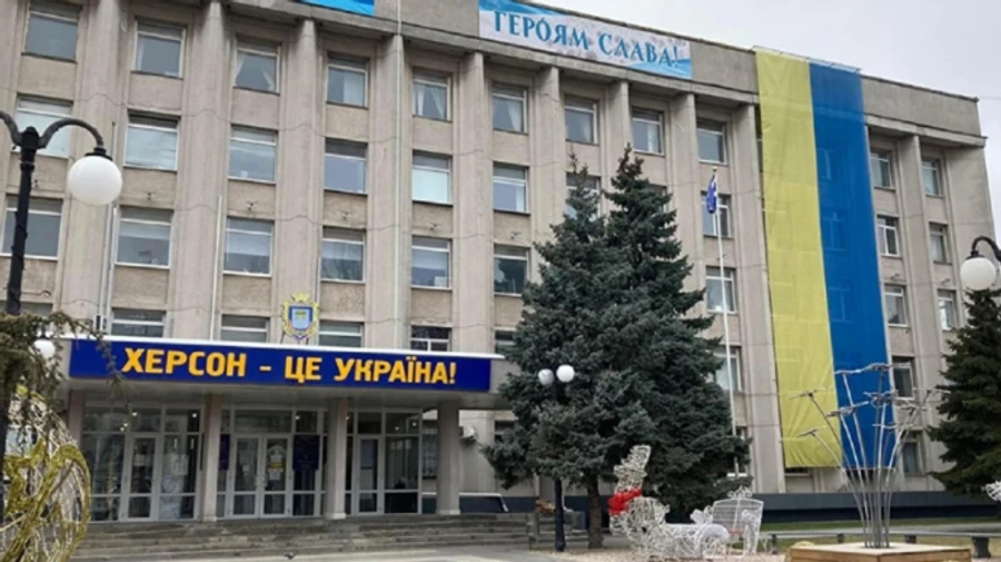 Russian artillery strike kills woman in Kherson