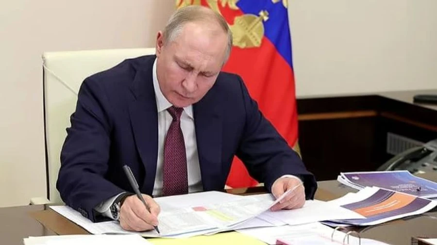 Putin signs decree to conscript 130,000 Russians