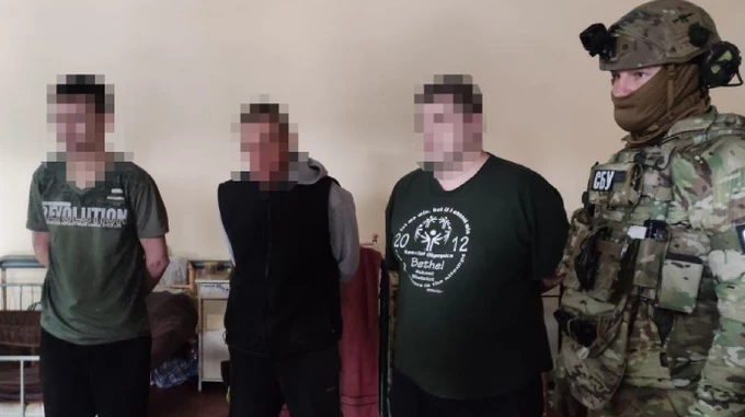 Троє засуджених прямо з колонії виманювали гроші у родичів військових