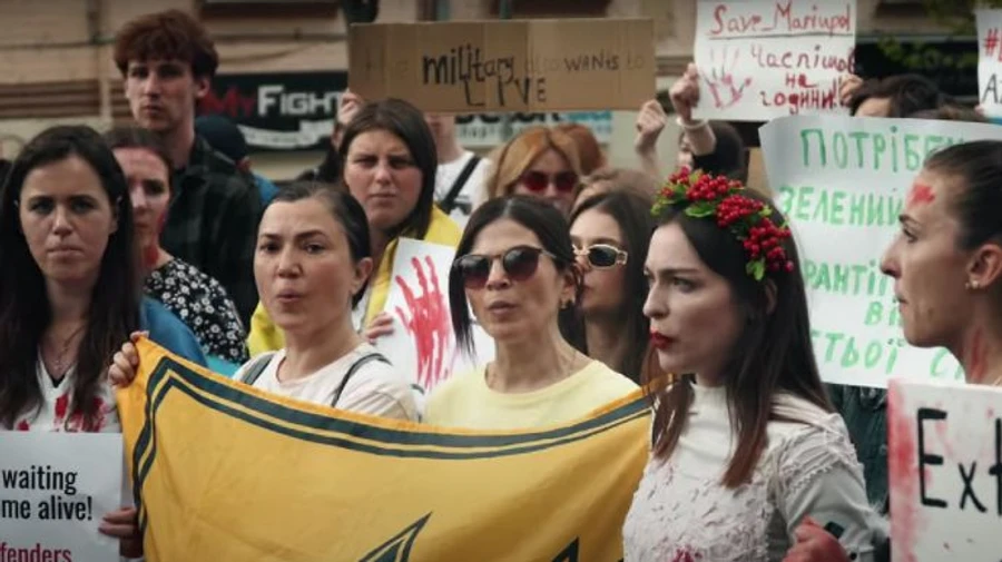 Родные и друзья защитников Мариуполя просят мир об эвакуации всех из Азовстали