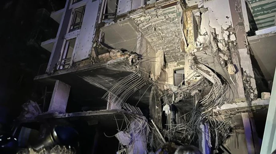 Kyiv: 10 people were injured when a rocket hit the residential apartment building