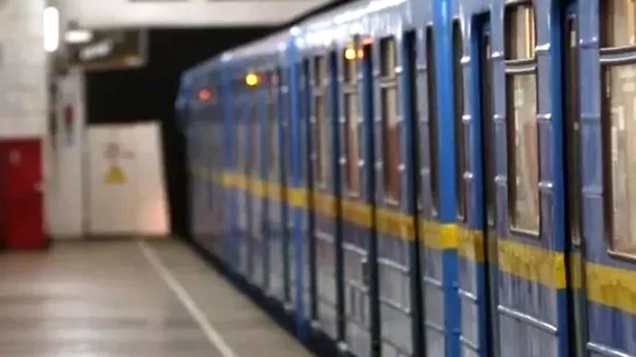 На станції Хрещатик сталася бійка, молодики пустили сльозогінний газ