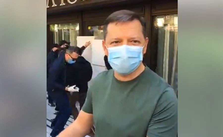 На карантин: радикал Ляшко замуровал ресторан Тищенко