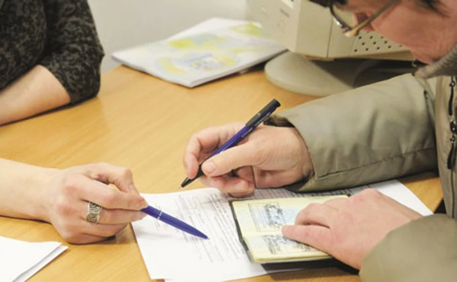 Досрочные выборы в Раду: стартовал процесс изменения места голосования