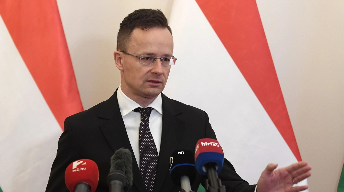 Сійярто заявив, що паризькі рішення "продовжують війну", і Угорщина їх відкидає