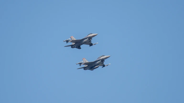 У Туреччині винищувач F-16 впав на шосе: загинув пілот