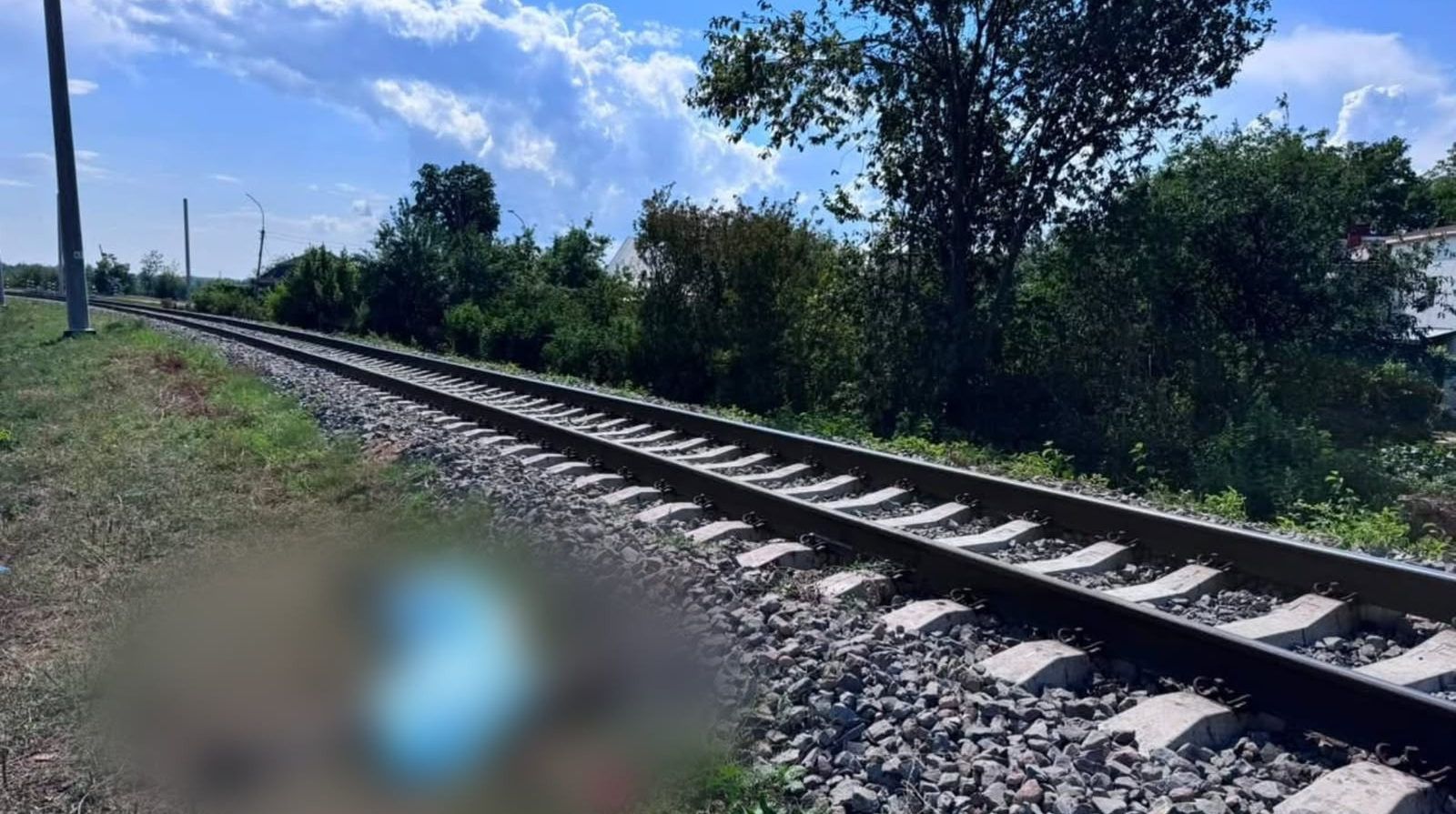 На Закарпатті потяг на смерть збив чоловіка, поліція розшукує його рідних