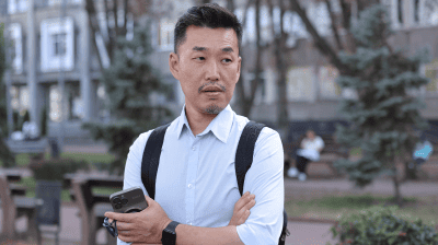 Чому тисячі людей в Україні роками не можуть отримати громадянство. Історія Андрія Лі