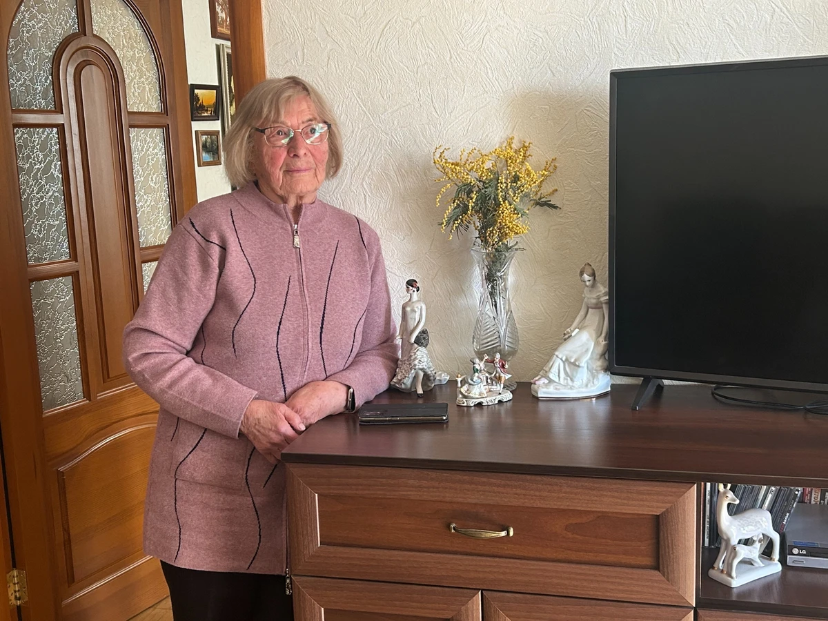 Альбина Самойленко: У нас есть удостоверение на бесплатный проезд. В маршрутке показываешь его и слышишь: А вы еще живы, чернобыльцы?. Поэтому я не пользуюсь этим удостоверением. Лучше заплачу.