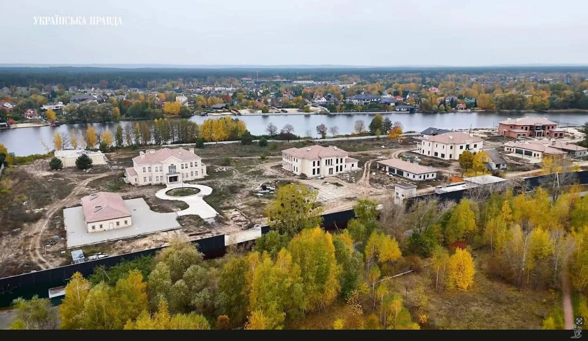 Кооператив Династія, Козин