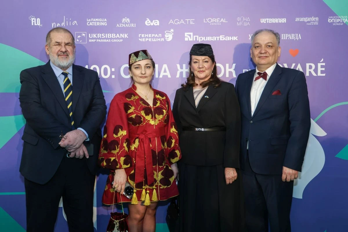 Refat Chubarov, awardees Zarema Bariieva and Gulnara Bekirova, Eskender Bariiev