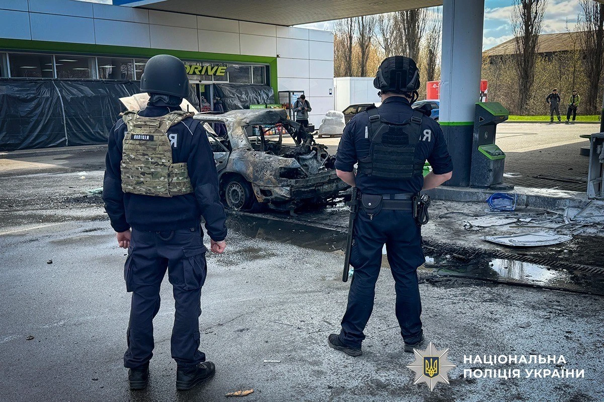 Um posto de gasolina que foi atacado