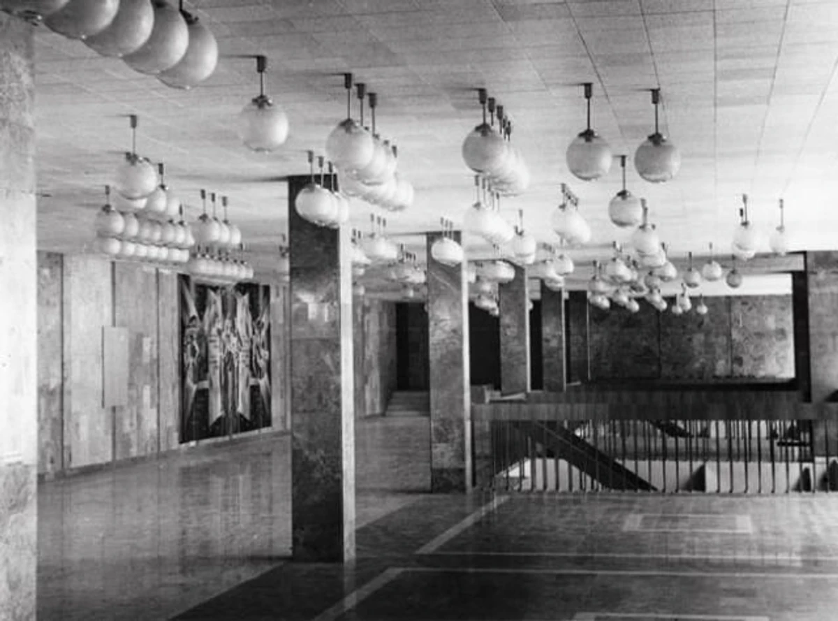 Interior of the lobby and tapestry opposite the entrance to the palace, created by Liudmyla Forostetska