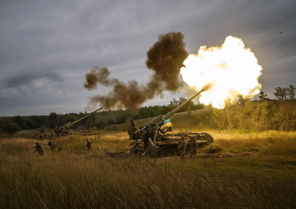 A Ukrainian 2S7 Pion firing