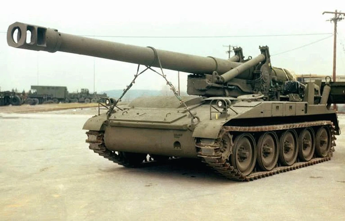 A US-made M110A2 self-propelled gun with a 39.5-calibre barrel length