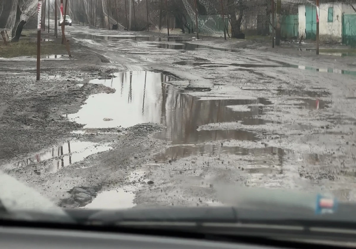 Every day, military and civilian vehicles cover dozens of kilometres along roads like these.