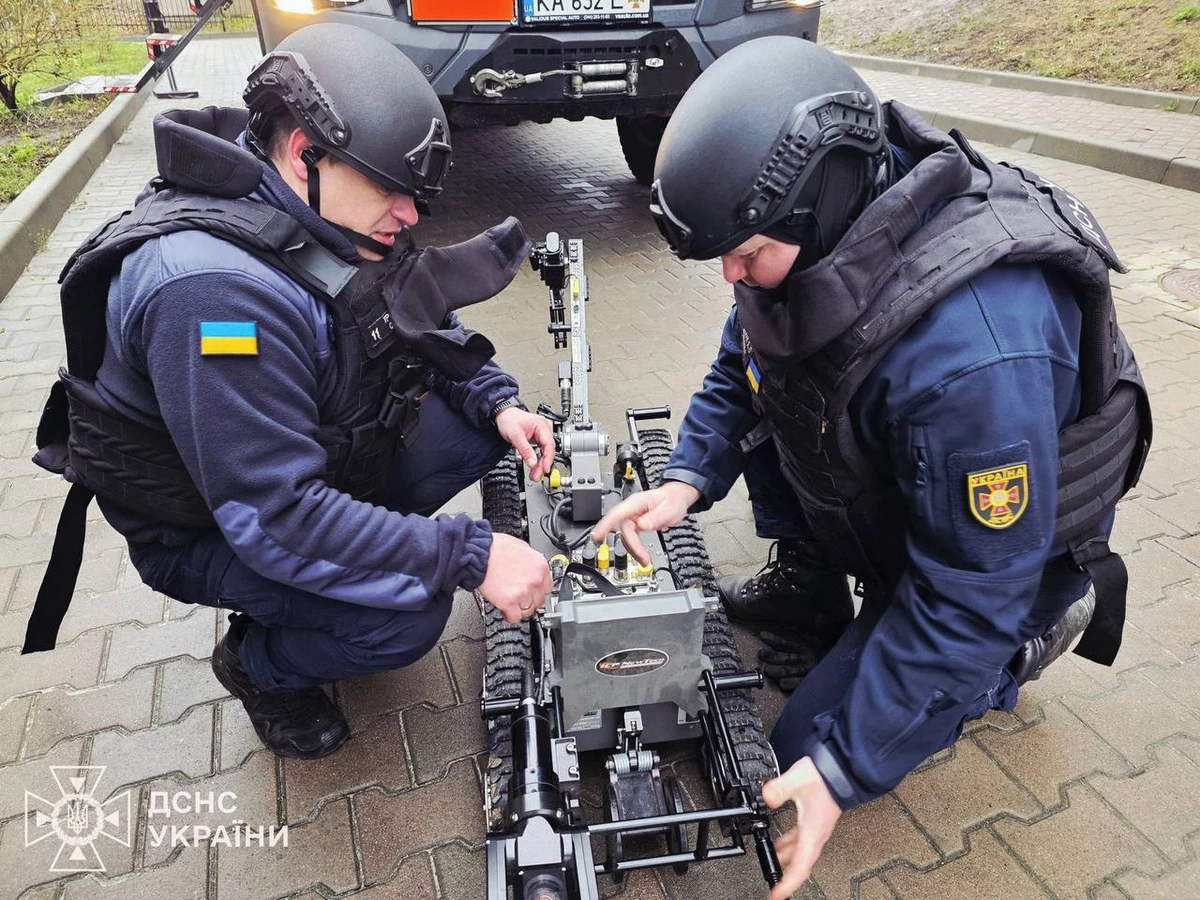 State Emergency Service employees and a multifunctional robot.