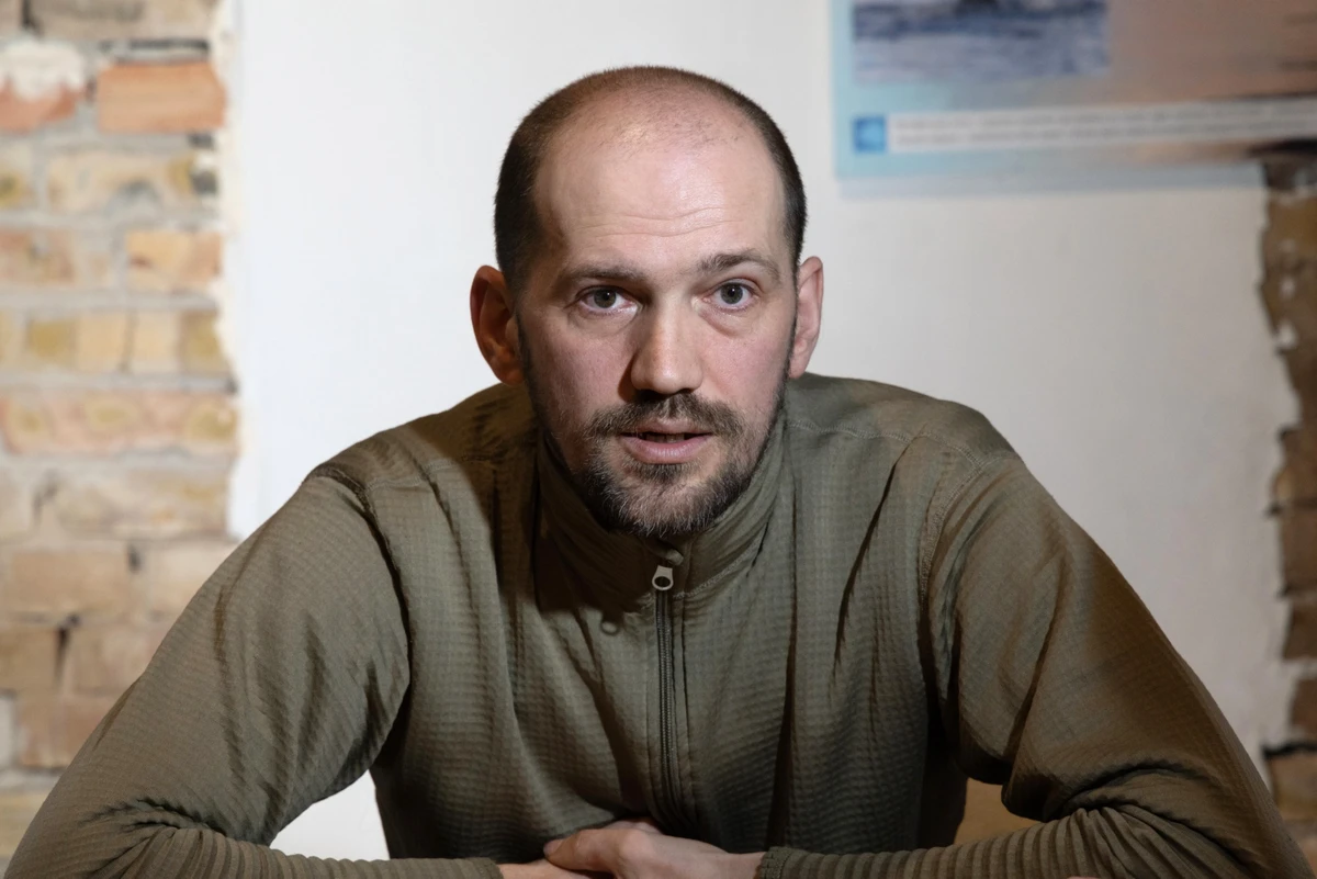 В мене визначення ветеранська проза асоціюється з резервацією для ПТСРних індіанців – робіть що хочете, ось вам намет, і тусуйтеся. Я стільки цікавого прочитав про те, що тексти ветеранів – це графоманія, це нікому не потрібно, це фіксація, це лише матеріал для справжніх письменників, які колись створять геніальні книги про війну