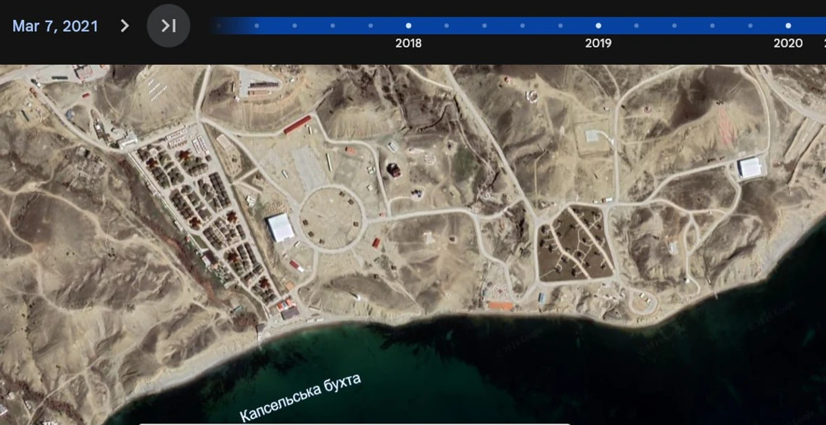 Территория Полуострова Меганом 7 марта 2021 года. Строительство