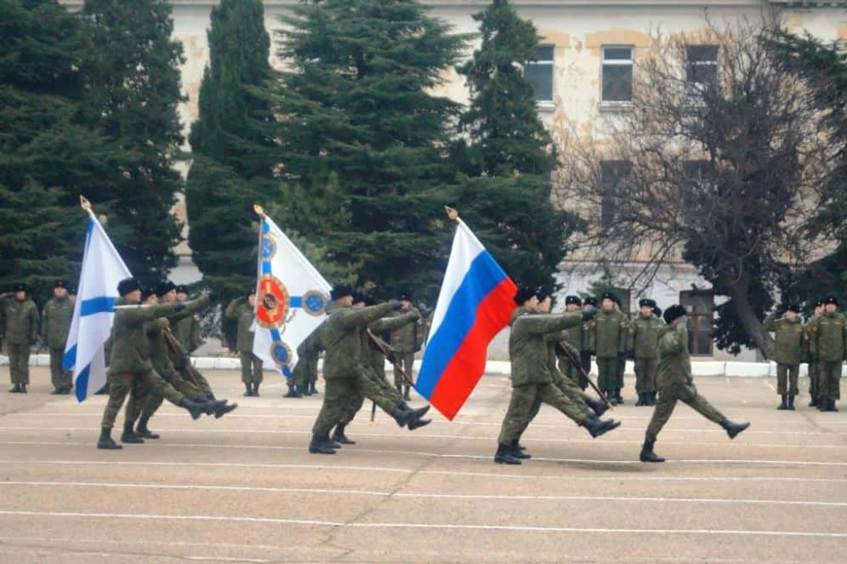 Військовослужбовці 127-ої бригади розвідки на території захопленого навчального центру ВМС України в Севастополі