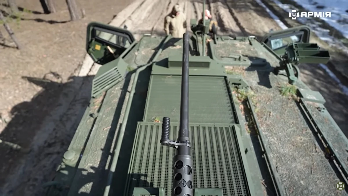 Heavy Browning machine gun.