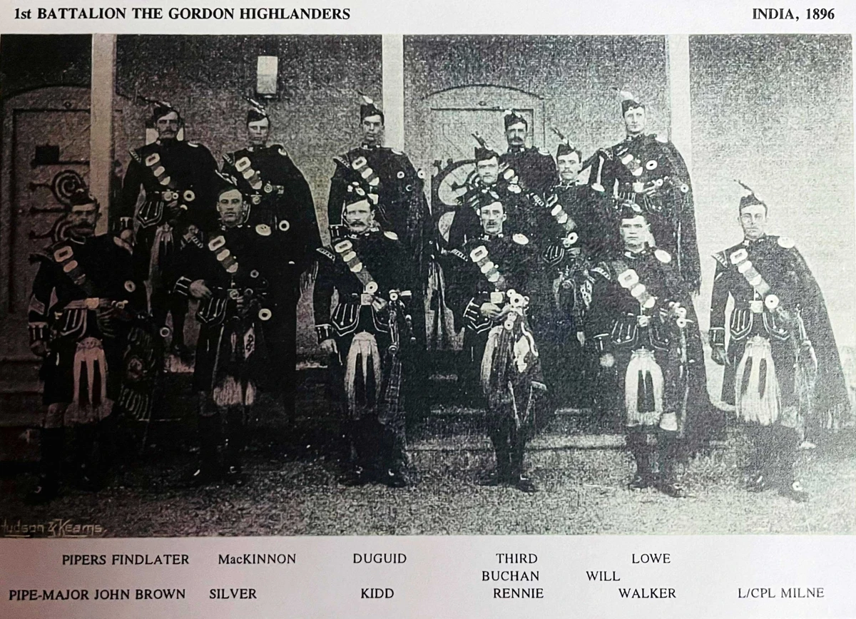 Полки колонізованих шотландців Seaforth Highlanders и Gordon Highlanders были элитой британской армии и играли существенную роль в колонизации Индии