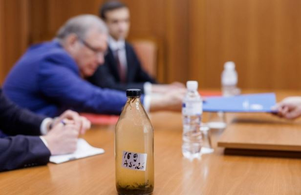 Moldovan Foreign Ministry summoned Russian representative and handed him bottle of Dniester water – photo
