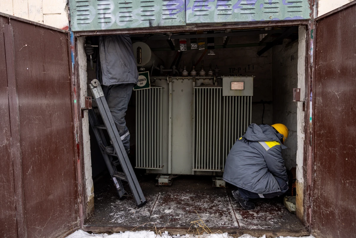 Энергетики готовятся к замене трансформатора