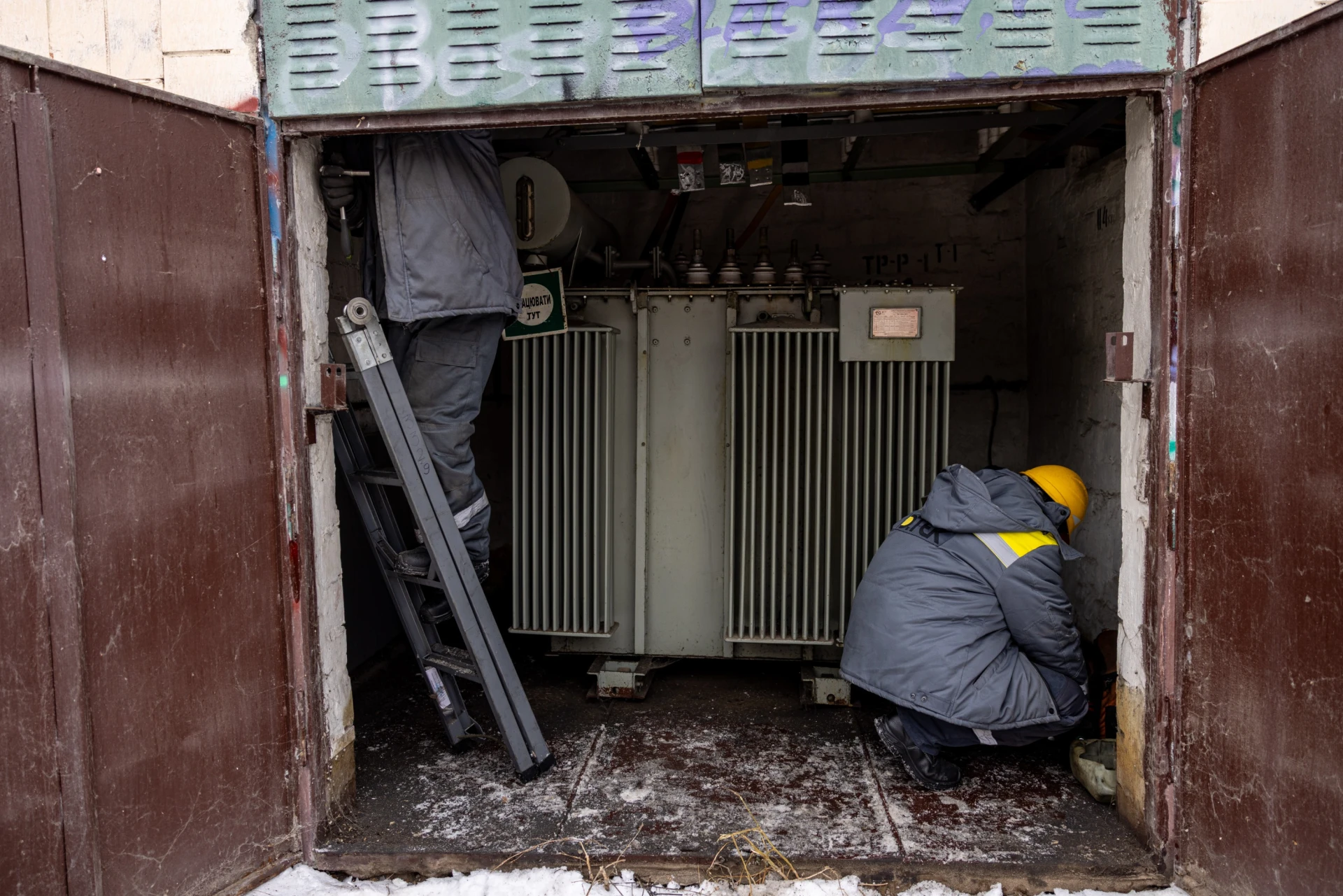 Енергетики готуються до заміни трансформатора
