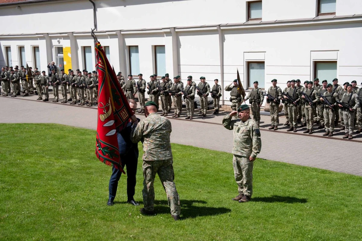 Вручення прапора командуванню тероборони