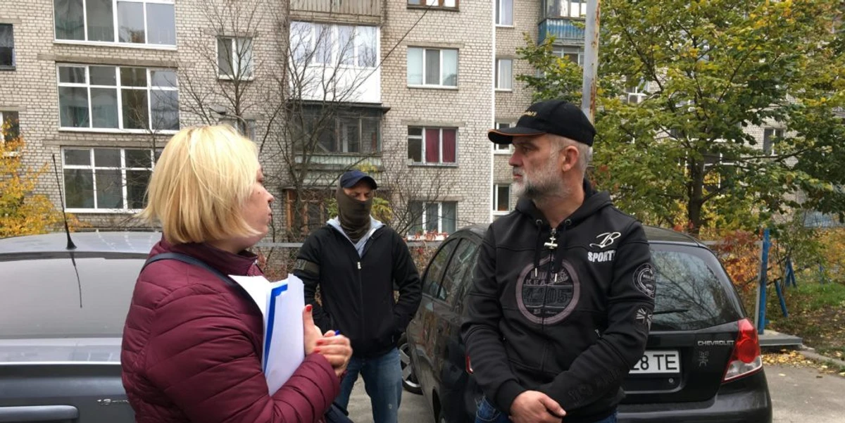 Как сообщает Слідство.інфо, за границу Чернобук выехать не мог, потому что был объявлен в международный розыск