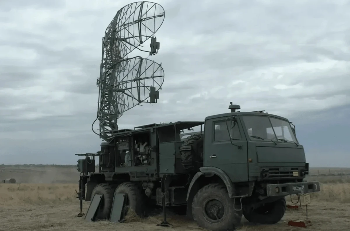 Um sistema de radar Kasta-2E
