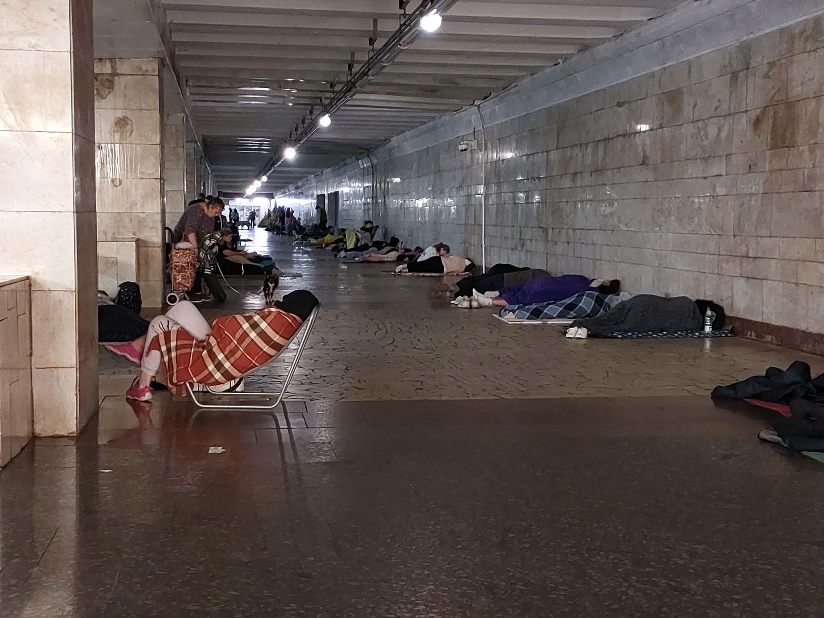 In the evening the metro is open to all comers, but there is a set procedure: once you’re underground, you have to stay the whole night, from the last train at 22:30 until the first at 6:00.