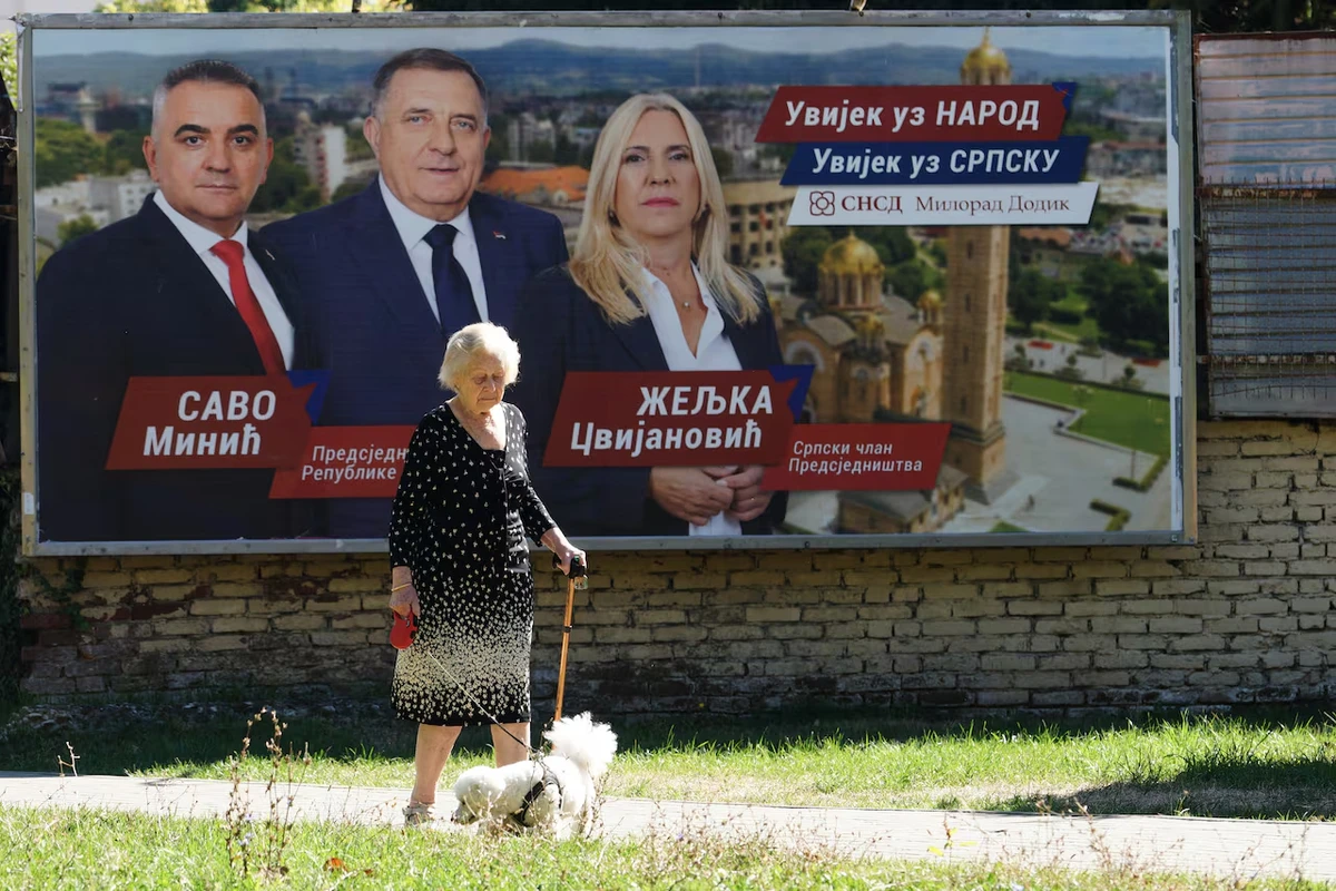 Передвиборчий білборд із зображенням Мілорада Додіка. Фото: Radivoje Pavicic / The Associated Press