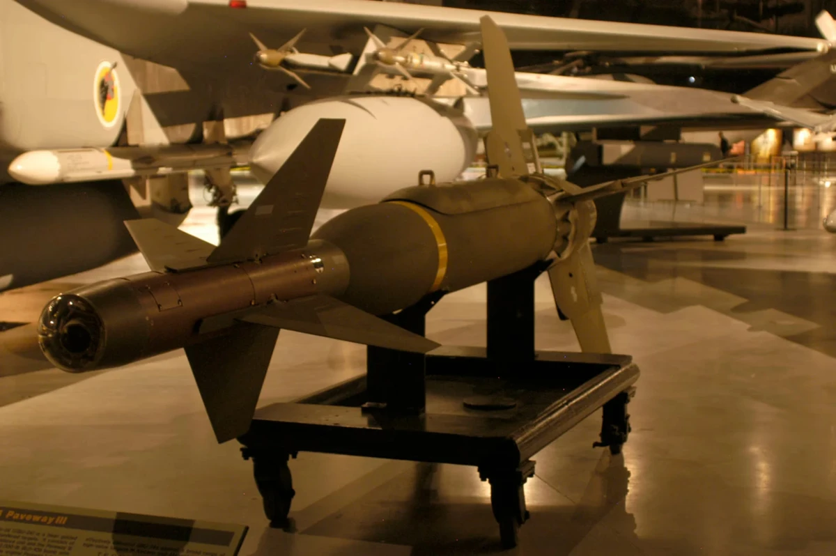 A GBU-24 Paveway III precision-guided bomb, based on the Mk 84 bomb.