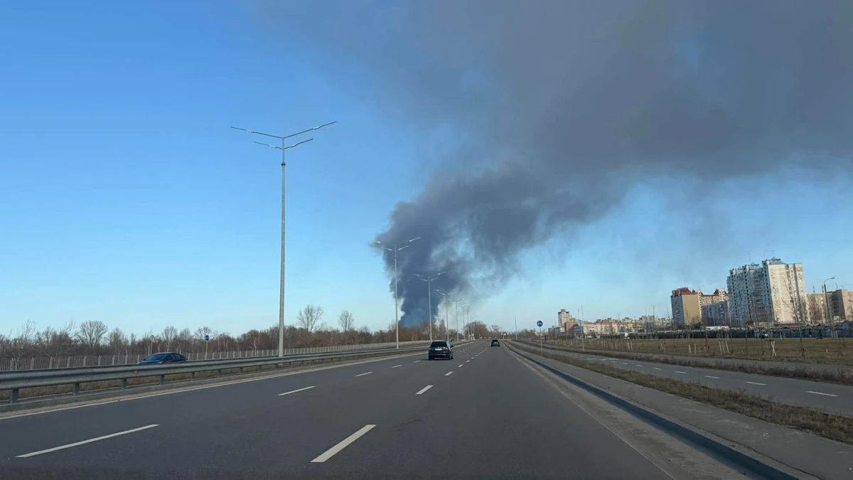 пожежу видно з Києва, фото УП