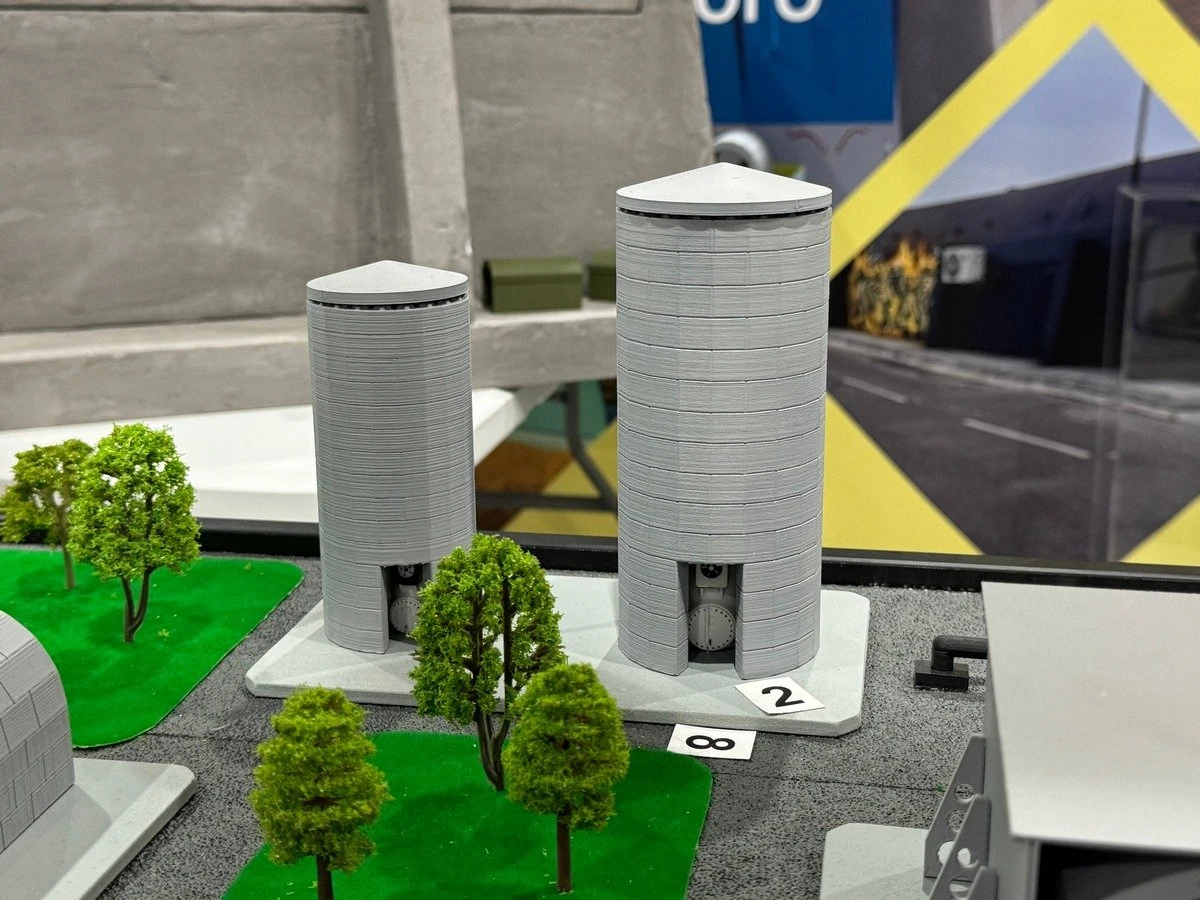 Model of a case-block shelter designed to protect rectification columns at energy facilities. Photo: Oboronka